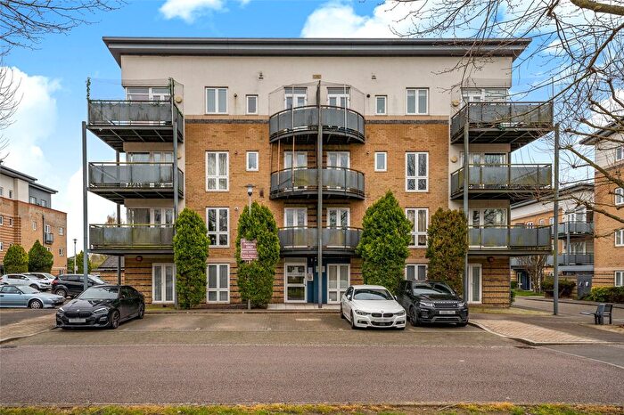 2 Bedroom Flat For Sale In Linden Avenue, Watford, Hertfordshire, WD18