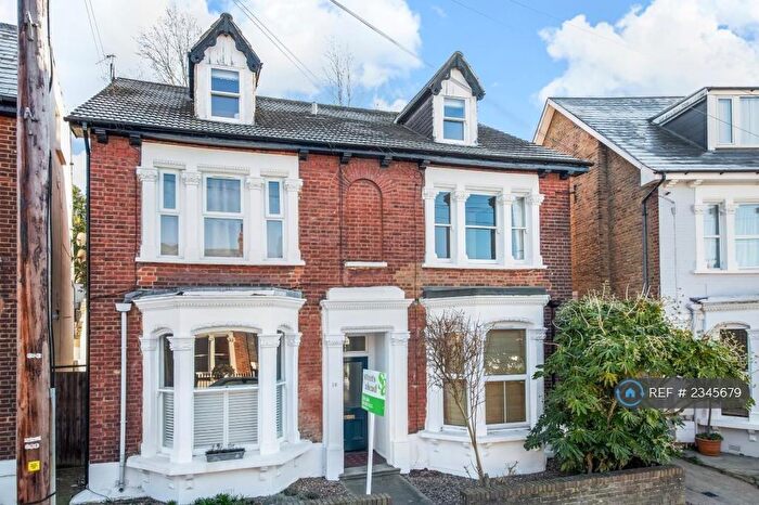 2 Bedroom Flat To Rent In High View Road, London, SE19