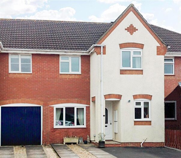 3 Bedroom Terraced House To Rent In Cloverfields, Gillingham, SP8