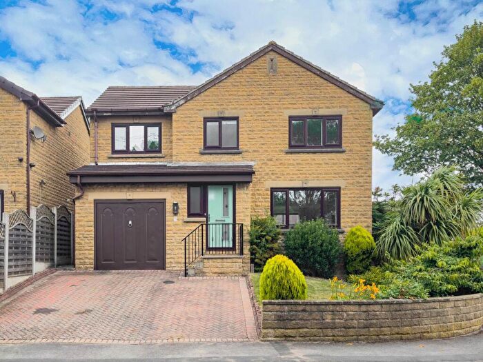 4 Bedroom Detached House For Sale In Manor Park Gardens, Gomersal, BD19
