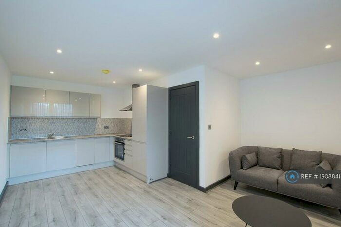 1 Bedroom Flat To Rent In Trinity Apartments, Leeds, LS13