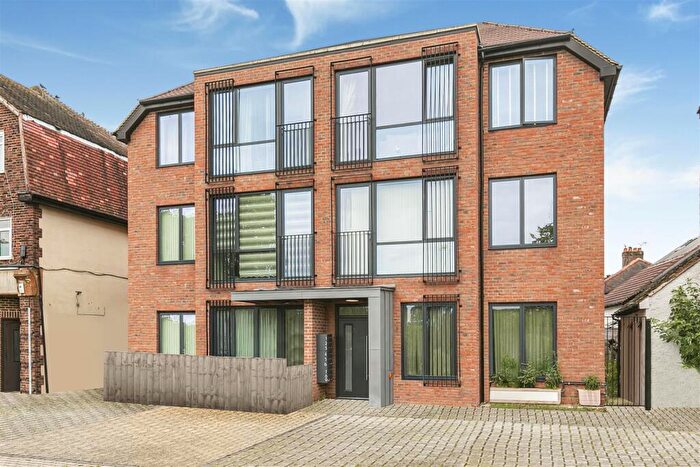 2 Bedroom Apartment For Sale In Rose Hill, Sutton, SM1