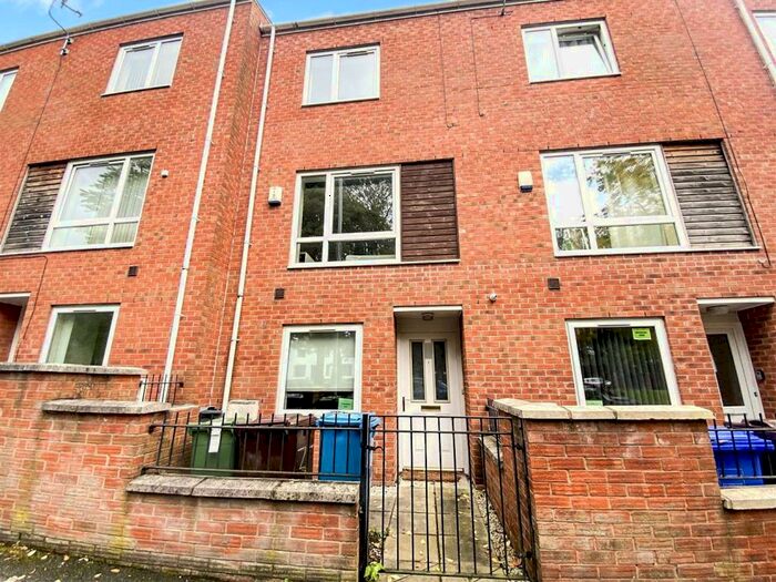 4 Bedroom House To Rent In Lauderdale Crescent, Grove Village, Manchester, M13