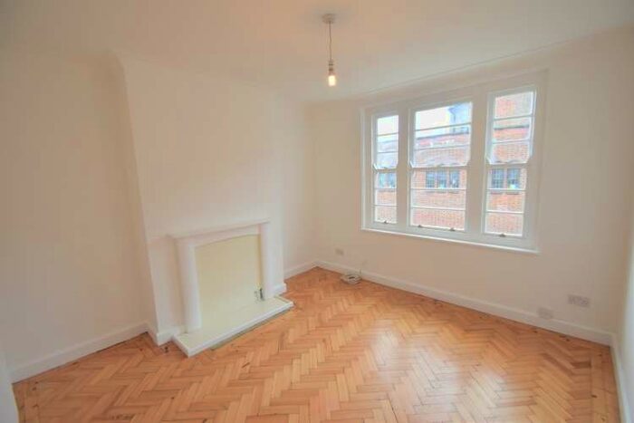 2 Bedroom Flat To Rent In Woodstock Court Lee SE12