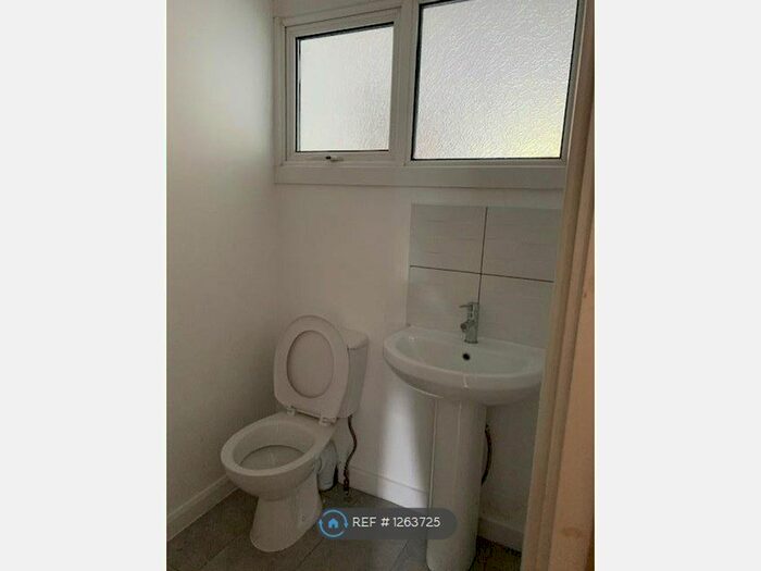 3 Bedroom Terraced House To Rent In Mill Close, Wokingham RG41