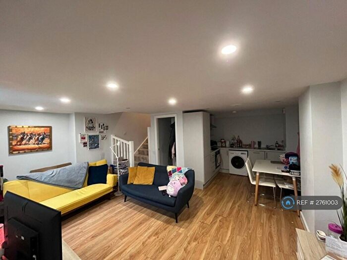 2 Bedroom Flat To Rent In Victoria Mill, Leeds, LS10