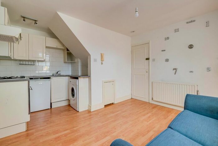 Studio For Sale In Southampton Way, London, SE5