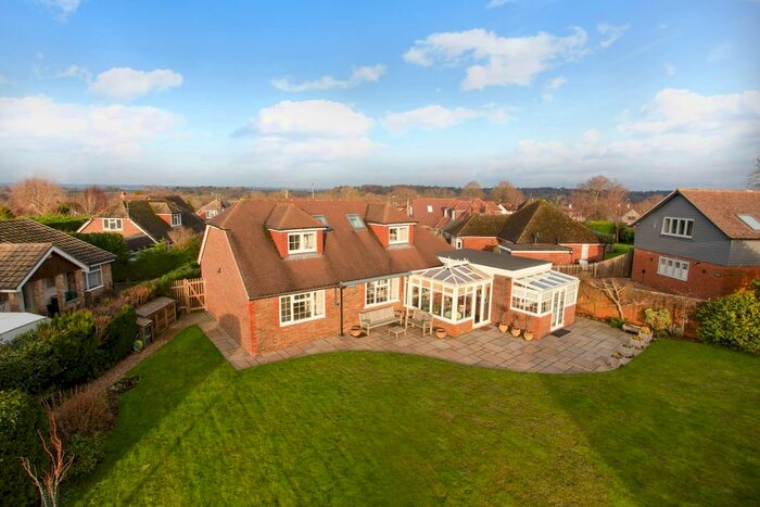 4 Bedroom Detached House For Sale In Furzefield Avenue, Speldhurst, TN3