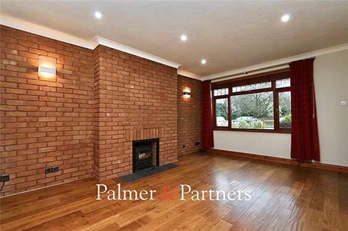 2 Bedroom Bungalow For Sale In Woodlands, Chelmondiston, Ipswich, Suffolk, IP9
