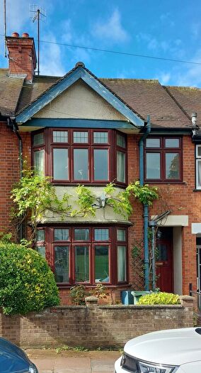 3 Bedroom Terraced House For Sale In Havelock Road, Luton, LU2