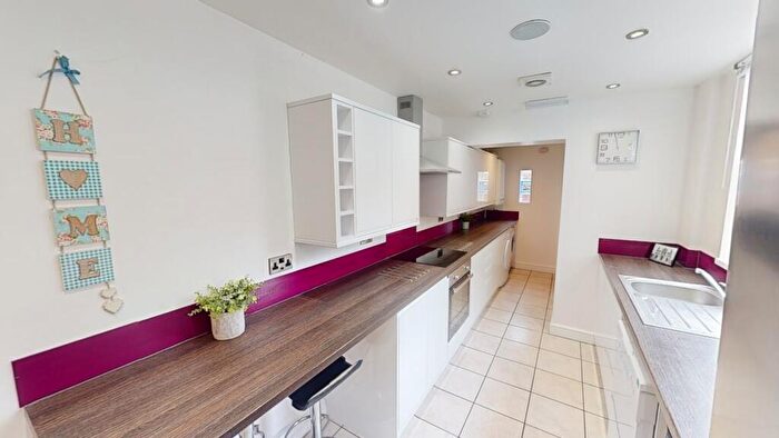 5 Bedroom Terraced House To Rent In Grimsby Terrace, Nottingham, NG3