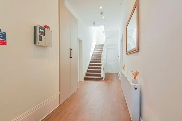 Studio To Rent In Mount Park Crescent, Ealing, London, W5