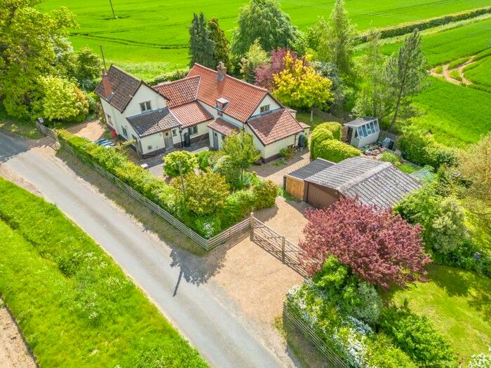 5 Bedroom Cottage For Sale In Edges Lane, Long Stratton, Norwich, NR15