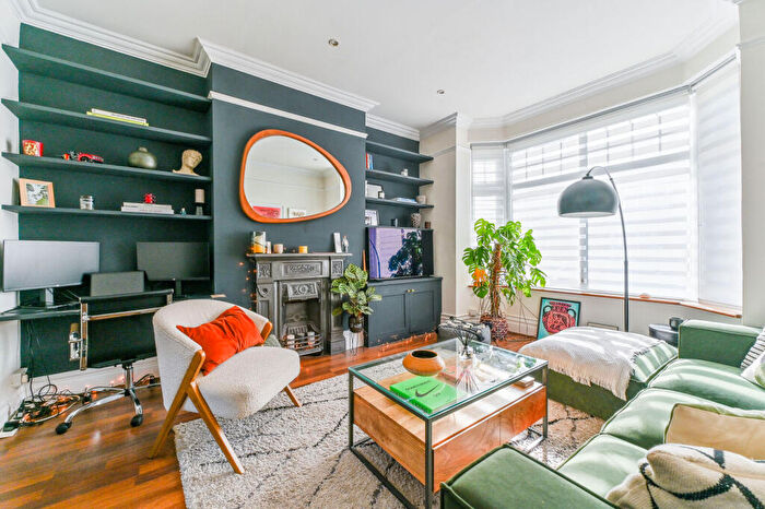 1 Bedroom Flat For Sale In Royston Road, Penge, London, SE20
