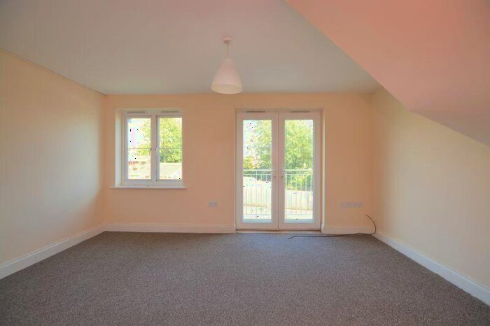2 Bedroom Flat To Rent In Telford Drive, Slough, SL1