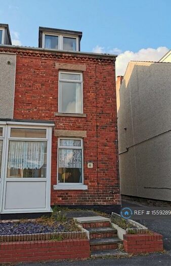 3 Bedroom End Of Terrace House To Rent In Bentinck Road, Shuttlewood, Chesterfield, S44
