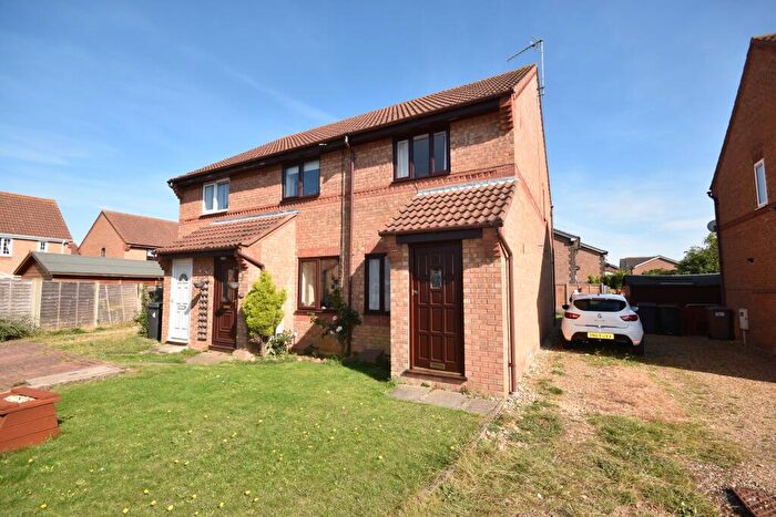 2 Bedroom Semi-Detached House To Rent In Truro Close, Sleaford, NG34