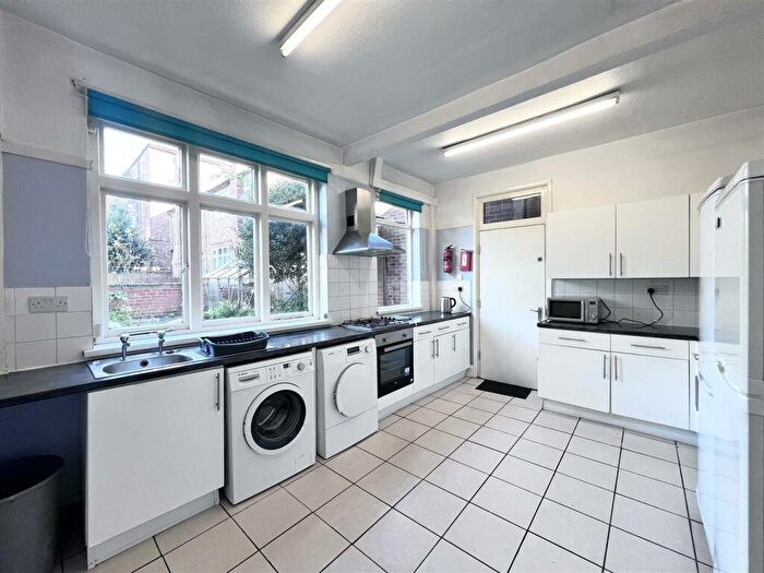 4 Bedroom House To Rent In Gregory Boulevard, Nottingham, NG7