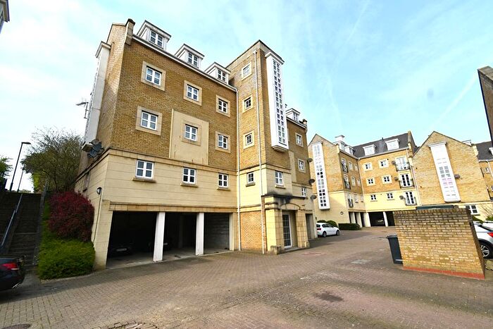 2 Bedroom Flat To Rent In Sandpiper Close, Greenhithe, DA9