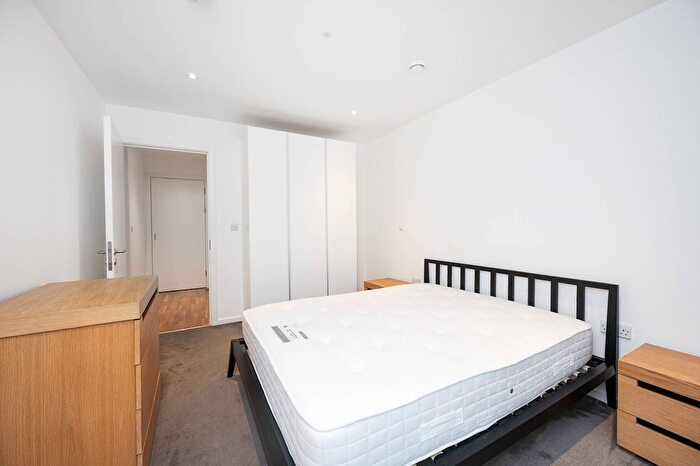 2 Bedroom Flat To Rent In Early Rivers, Stratford, London, E20