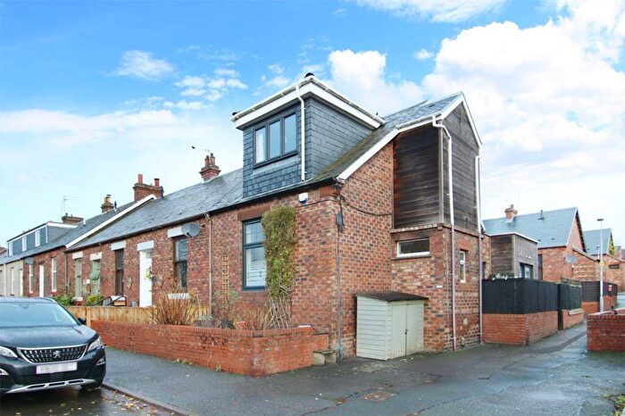 3 Bedroom End Of Terrace House For Sale In Craigton Place, Winchburgh, EH52