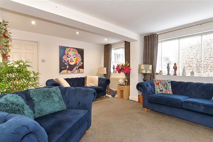 5 Bedroom End Of Terrace House For Sale In Highview, Vigo, Gravesend, Kent, DA13