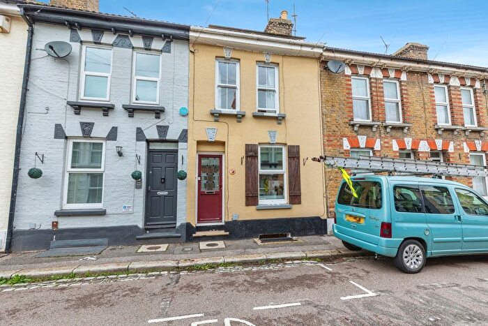 2 Bedroom Terraced House For Sale In Cross Street, Rochester, Kent, ME2