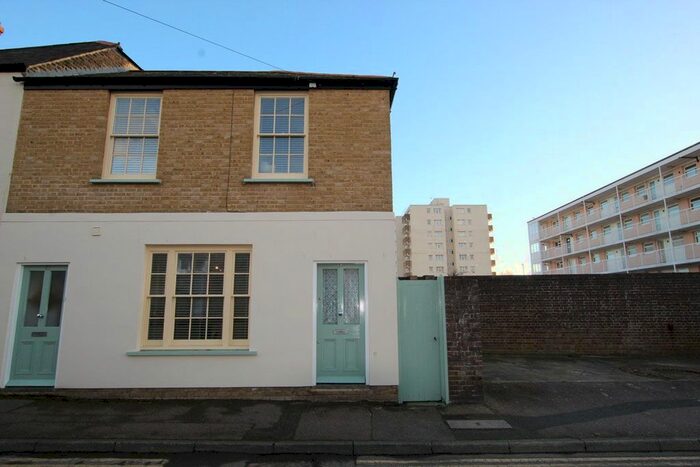 1 Bedroom Flat To Rent In Queen Street, Herne Bay, CT6