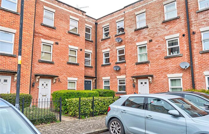 2 Bedroom Flat For Sale In Godwin Court, Old Town, Swindon, Wiltshire, SN1