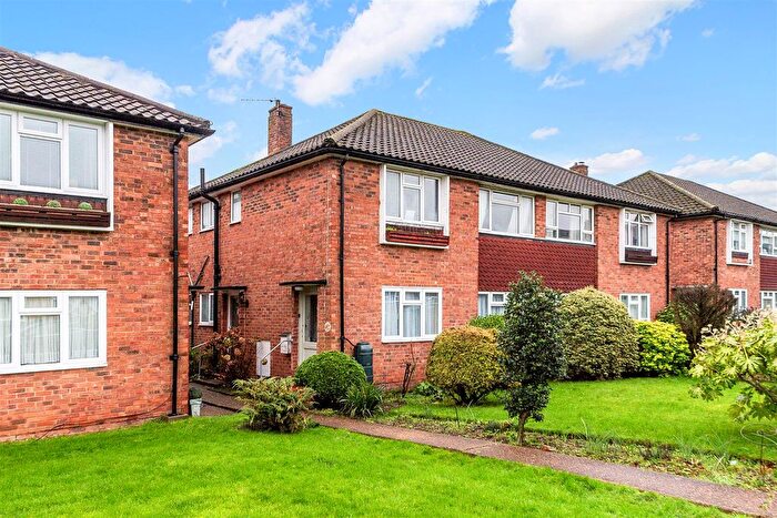 2 Bedroom Flat To Rent In Beechmore Gardens, Cheam, Sutton, SM3