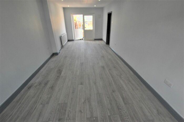 4 Bedroom Terraced House To Rent In Mitcham Road, Croydon, CR0