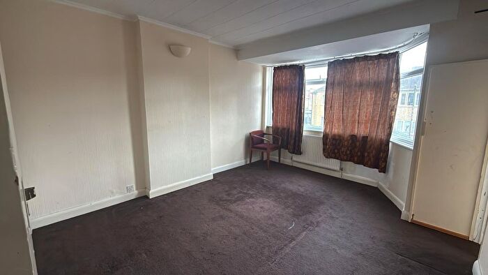 3 Bedroom Detached House To Rent In Roslyn Close, Mitcham, CR4