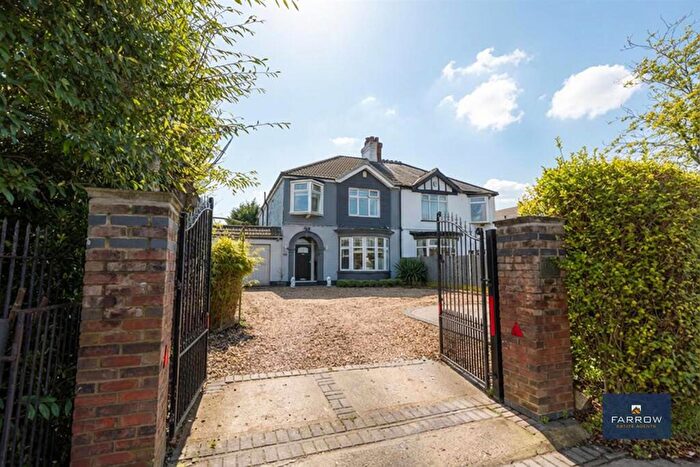 4 Bedroom Semi Detached House For Sale In Scartho Road, Grimsby, DN33