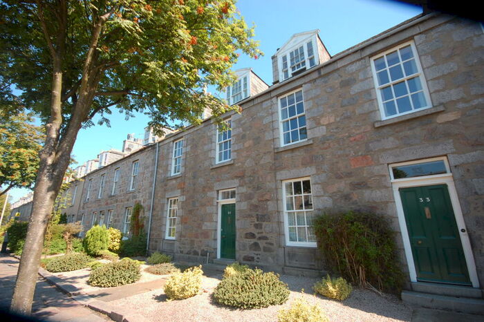 2 Bedroom Flat To Rent In Victoria Street, Top Floor Left, West End, Aberdeen, AB10
