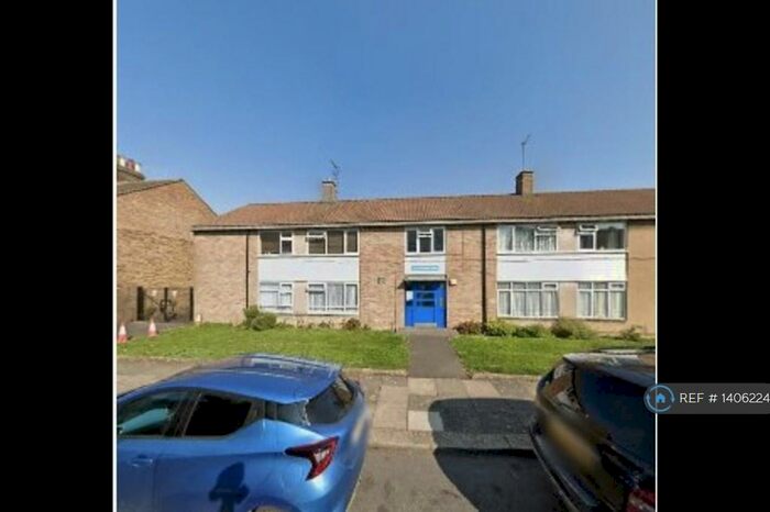 3 Bedroom Flat To Rent In Enfield, Enfield, EN3