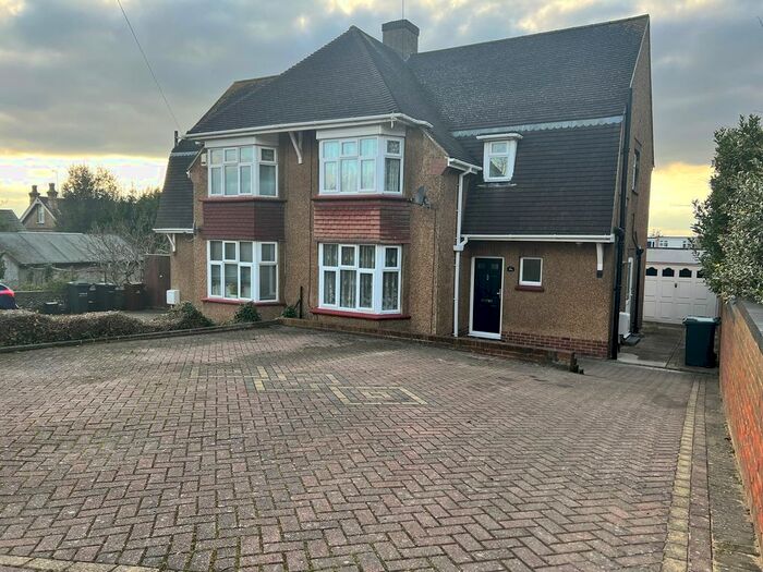 3 Bedroom Semi-Detached House To Rent In Windmill Street, Gravesend, DA12