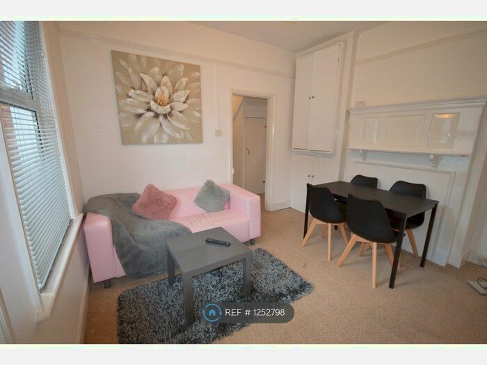 2 Bedroom Flat To Rent In Winton, Winton BH9