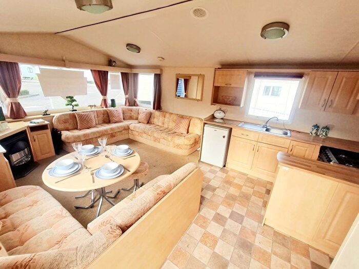 2 Bedroom Park Home For Sale In Southfield Lane, Tunstall, Hull, HU12