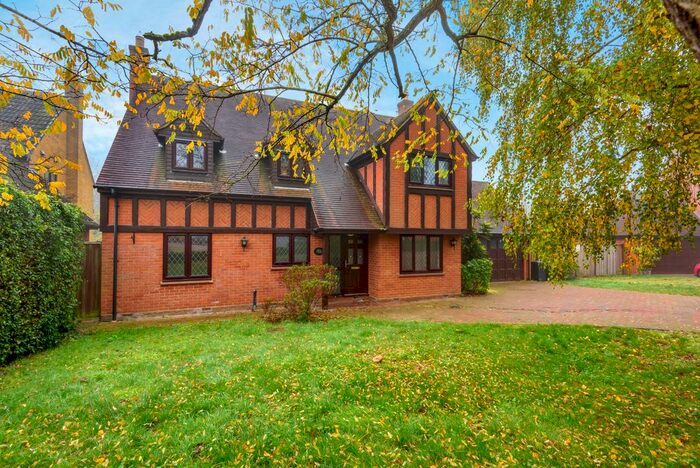 4 Bedroom Detached House To Rent In South View, Great Dunmow, Essex, CM6