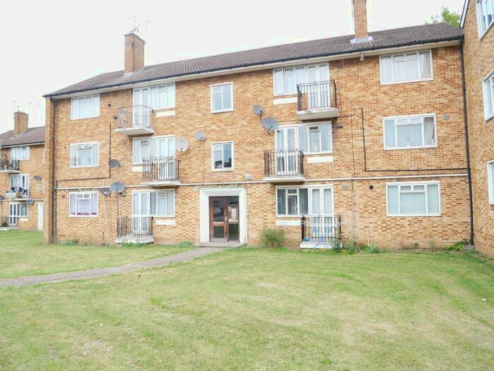 2 Bedroom Flat To Rent In Croyde Avenue, Hayes UB3