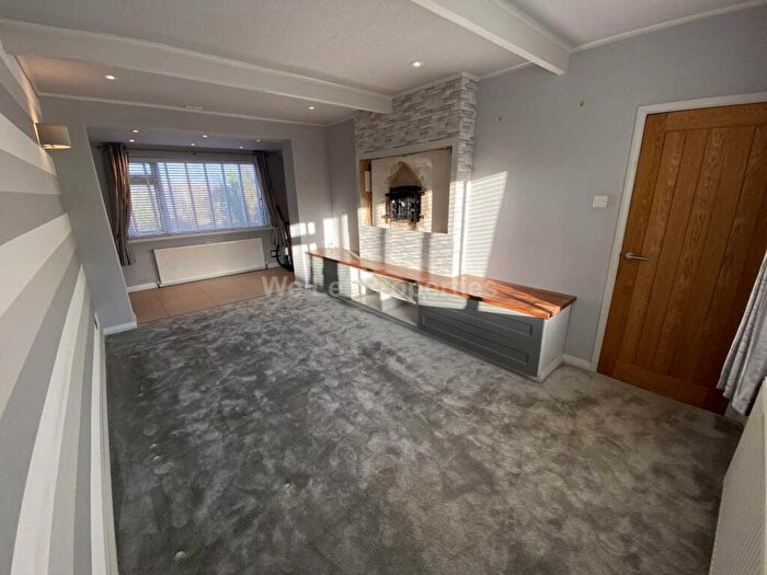 2 Bedroom House To Rent In Parvet Avenue, Droylsden, M43