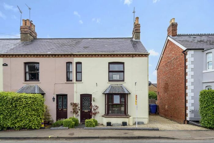 3 Bedroom Cottage For Sale In Kings Sutton, Oxfordshire, OX17