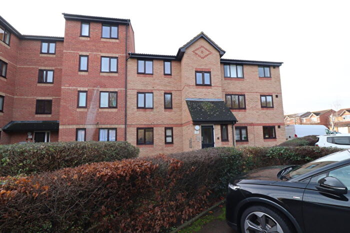 1 Bedroom Apartment For Sale In Waterville Drive, Vange, Basildon, Essex, SS16