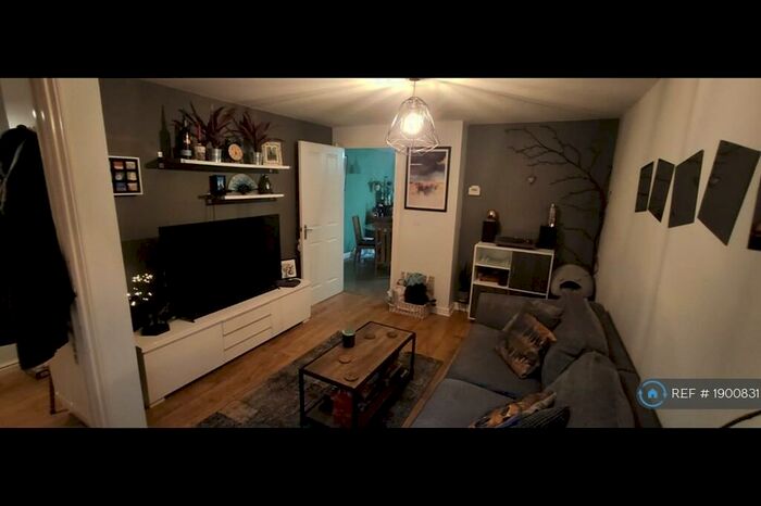 2 Bedroom Semi-Detached House To Rent In Beeches Hollow, Sheffield, S2