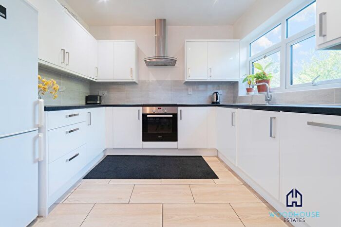 3 Bedroom End Of Terrace House To Rent In Brookdale, Southgate, N11