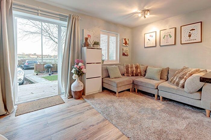 1 Bedroom Flat To Rent In Redwood Way, Barnet, EN5