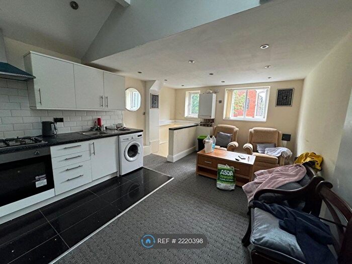 1 Bedroom Flat To Rent In Whitworth Road, Rochdale, OL12