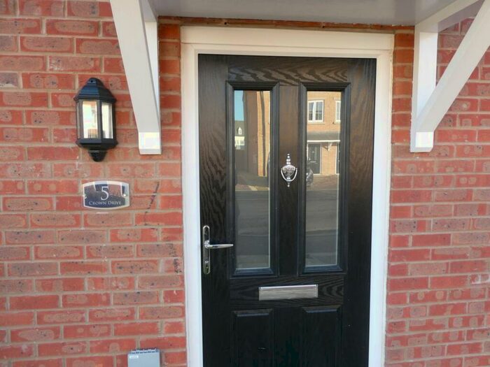 3 Bedroom Semi-Detached House To Rent In Crown Drive, Bennetthorpe, Doncaster, DN4