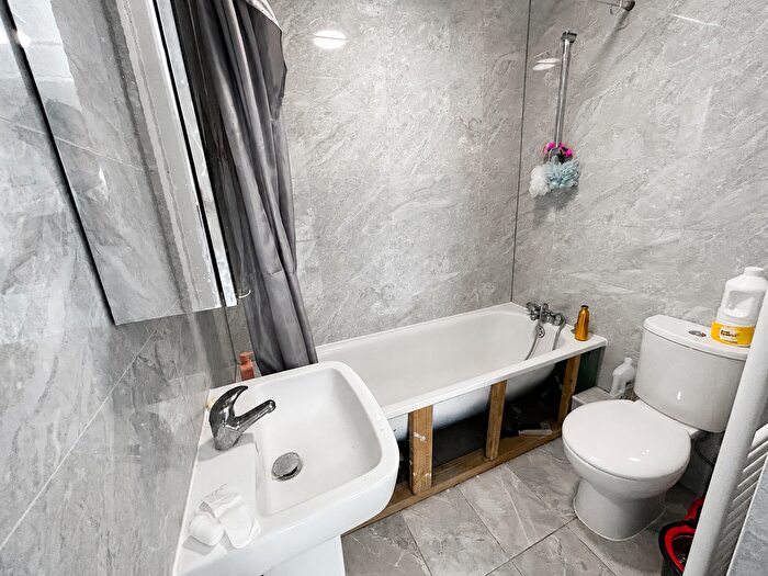 2 Bedroom Flat To Rent In High Street, Old Woking, GU22