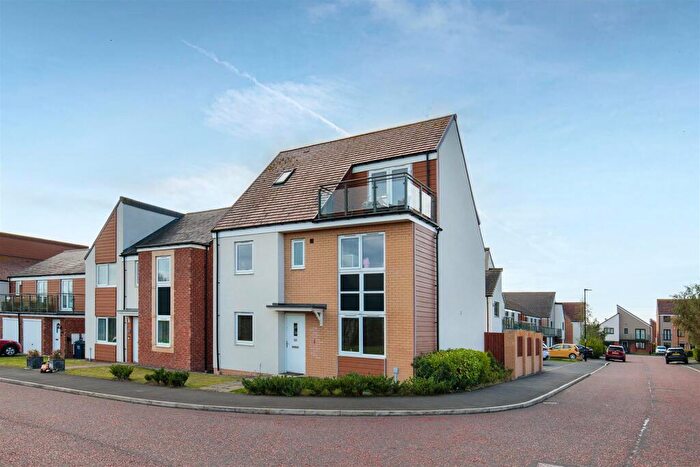 5 Bedroom Detached House For Sale In Elmwood Park Gardens, Great Park, NE13